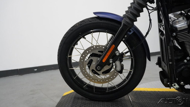 Street Bob®