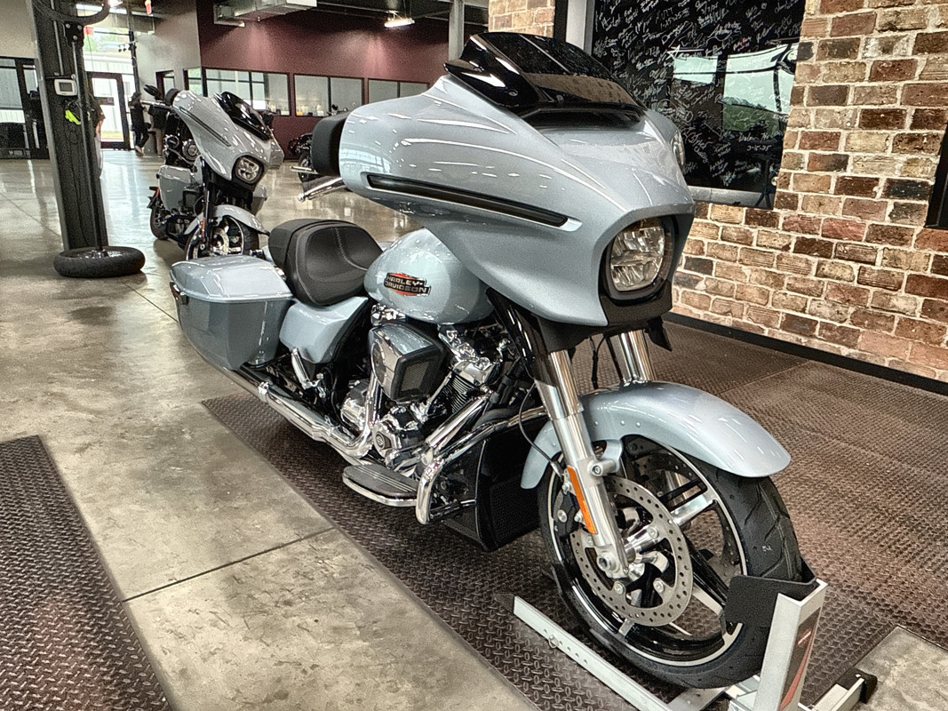 Street Glide®