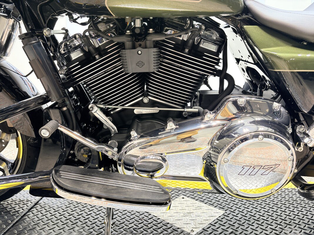 Street Glide®