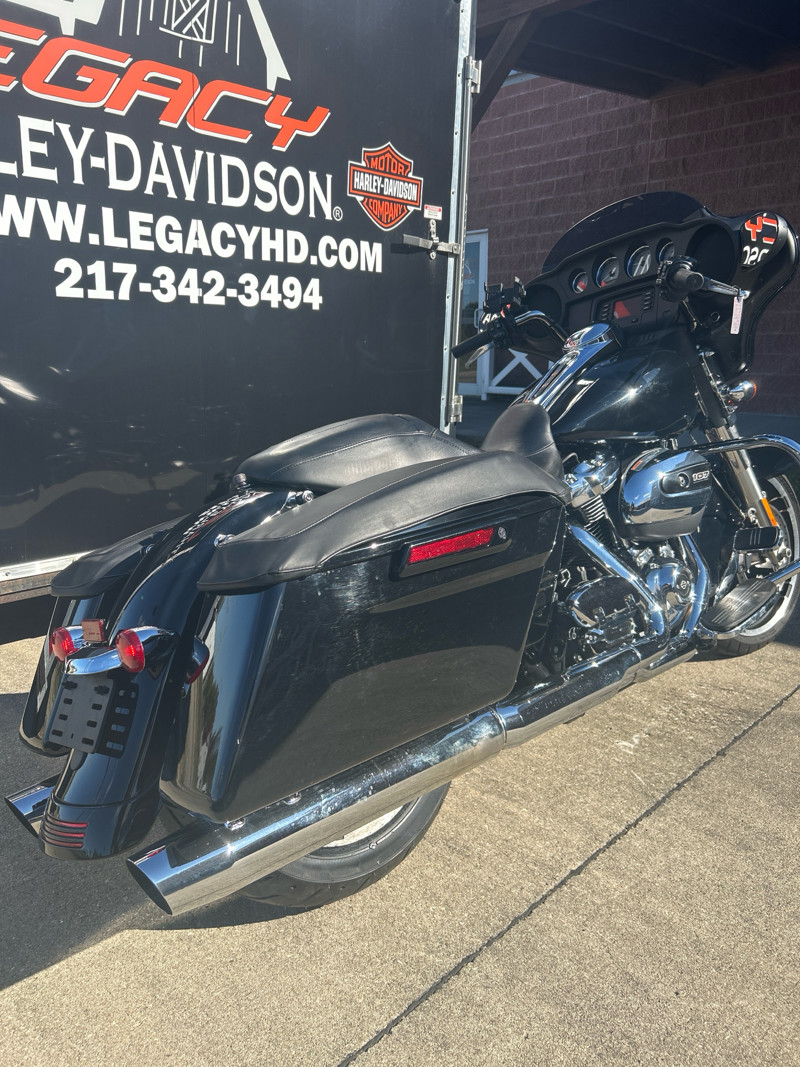 Street Glide®