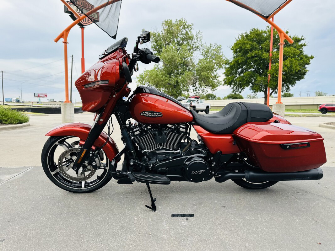 Street Glide®