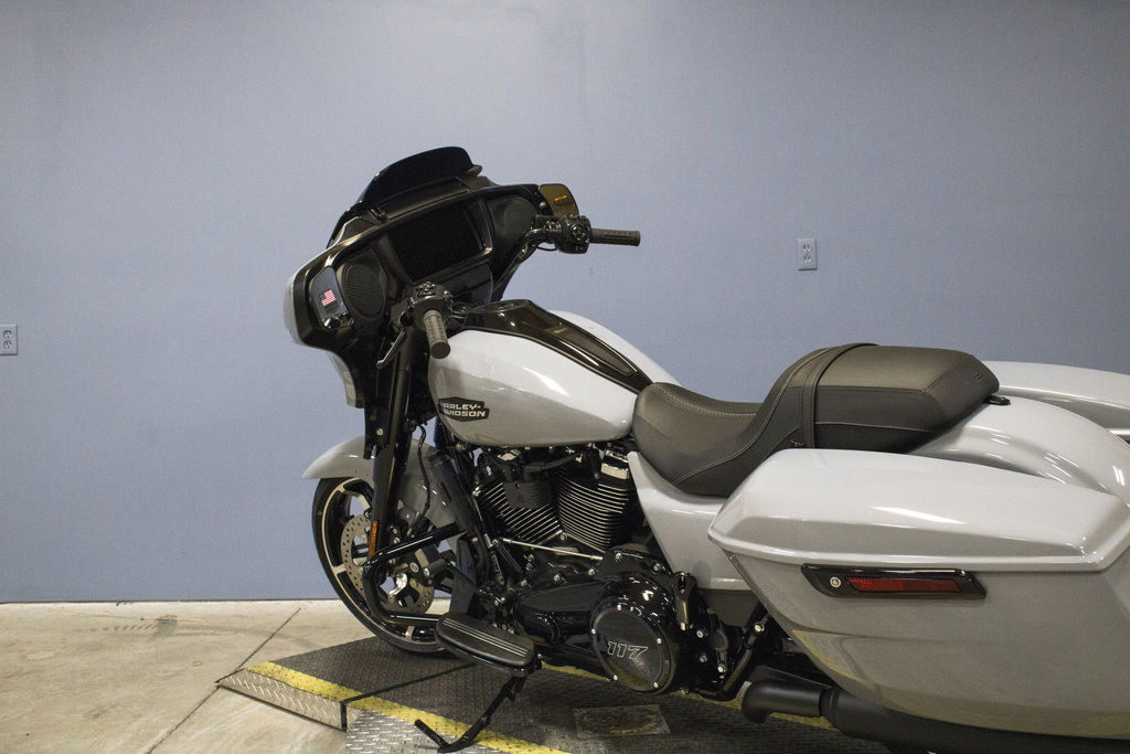 Street Glide®