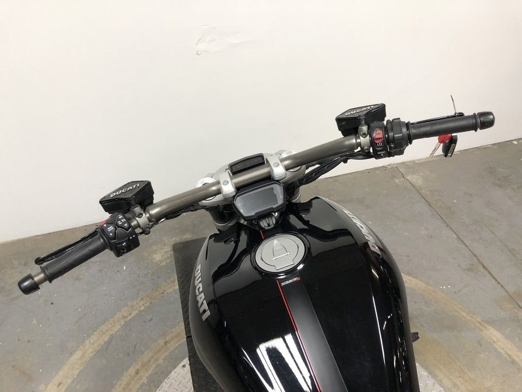 Diavel Dark