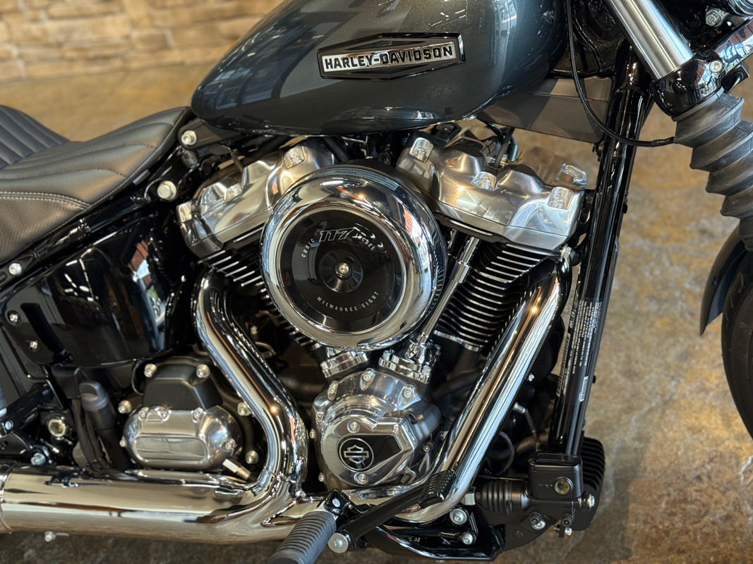 Street Bob®