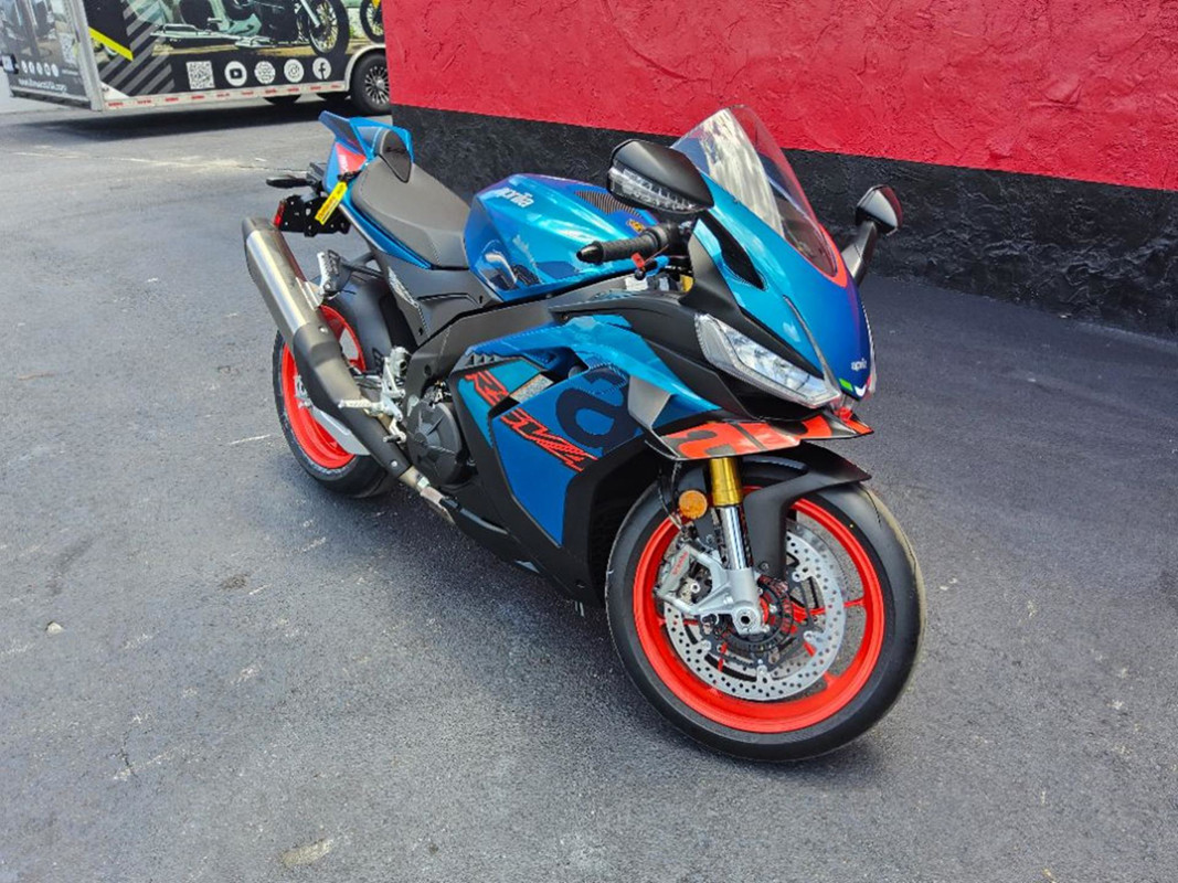 RSV4 1100