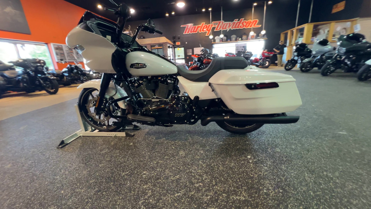 Road Glide®