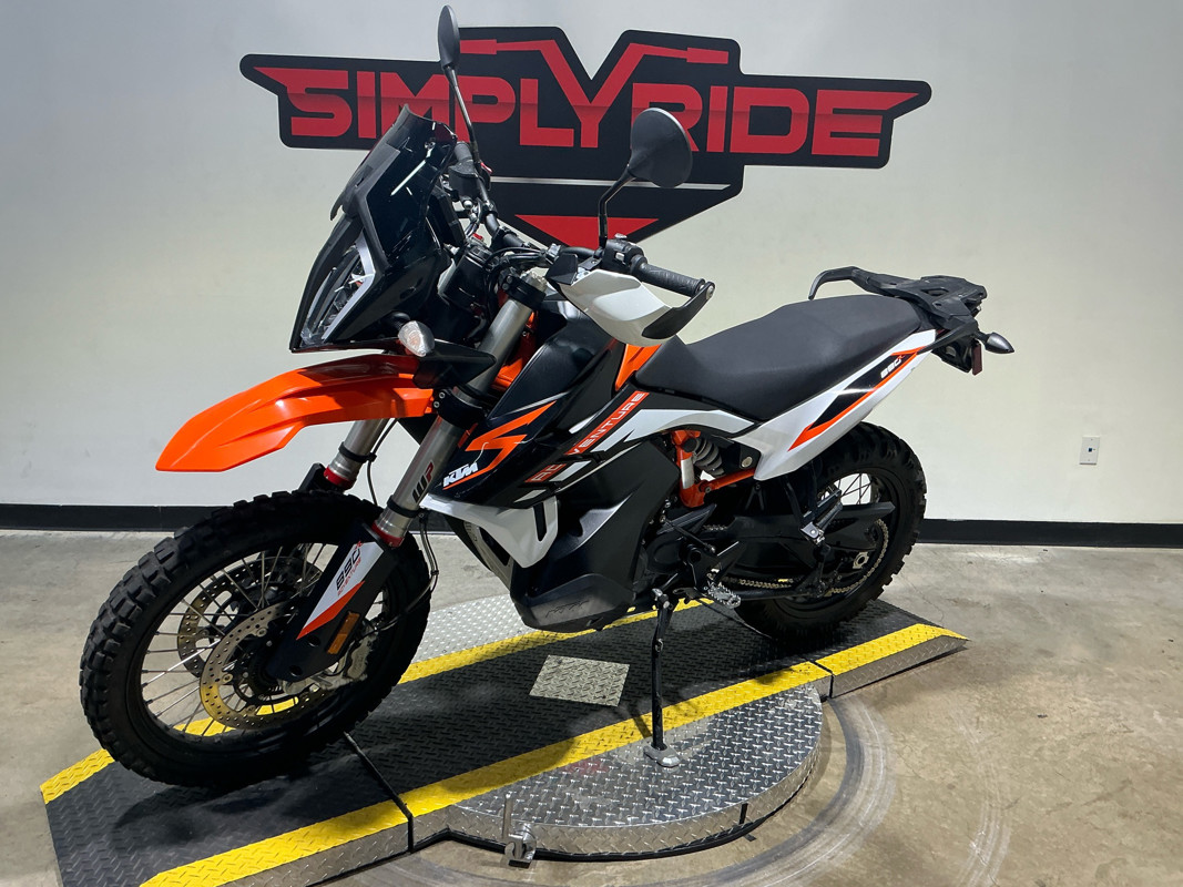 890 Adventure