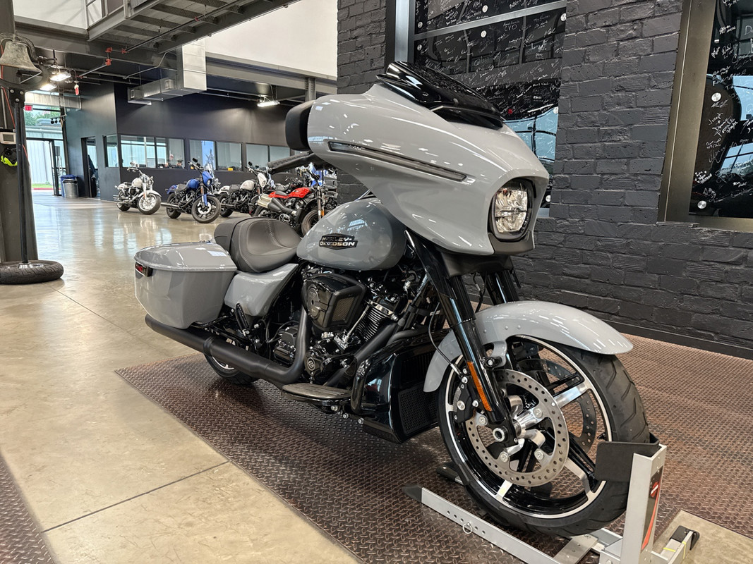 Street Glide®