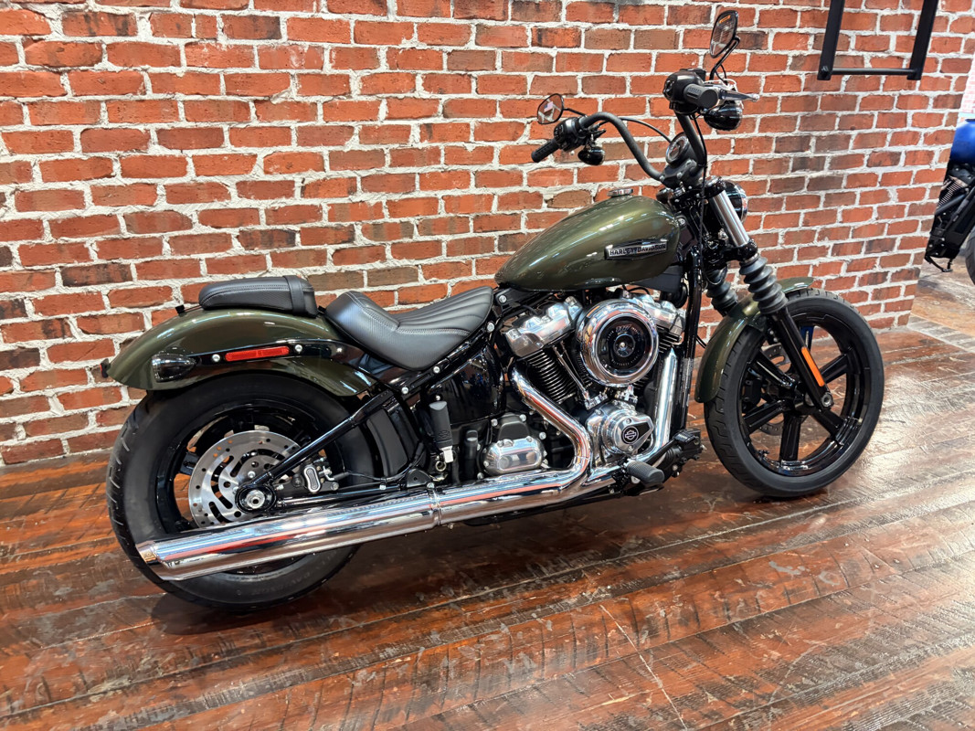 Street Bob®