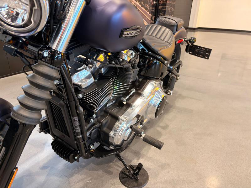 Street Bob®