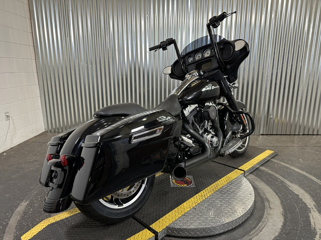 Street Glide®