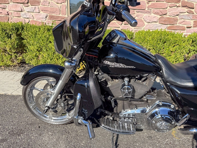 Street Glide®