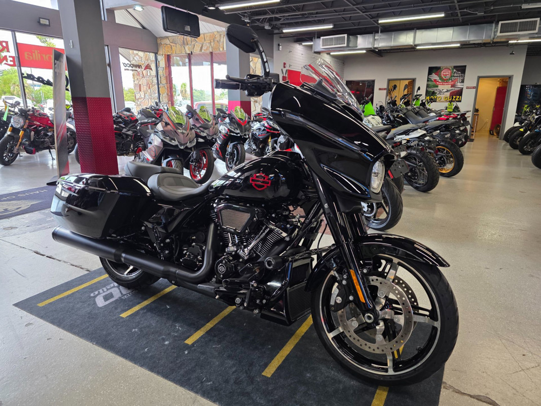 Street Glide®