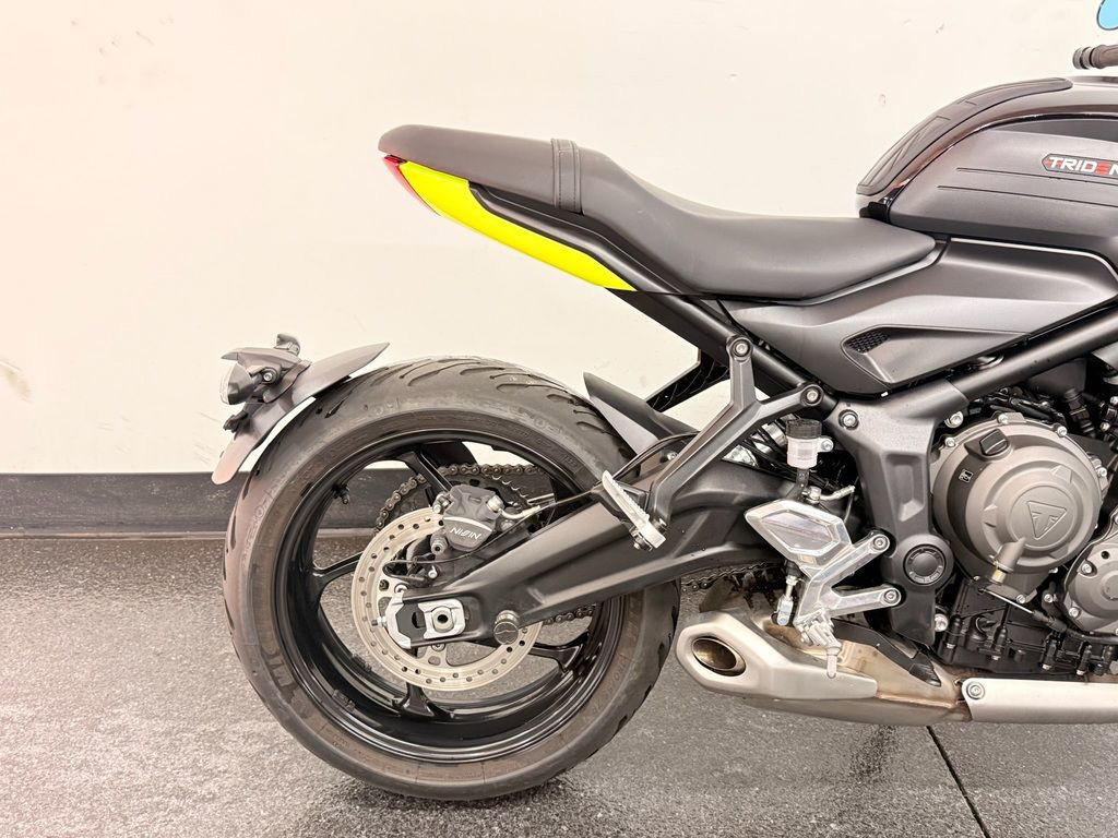 Trident 660