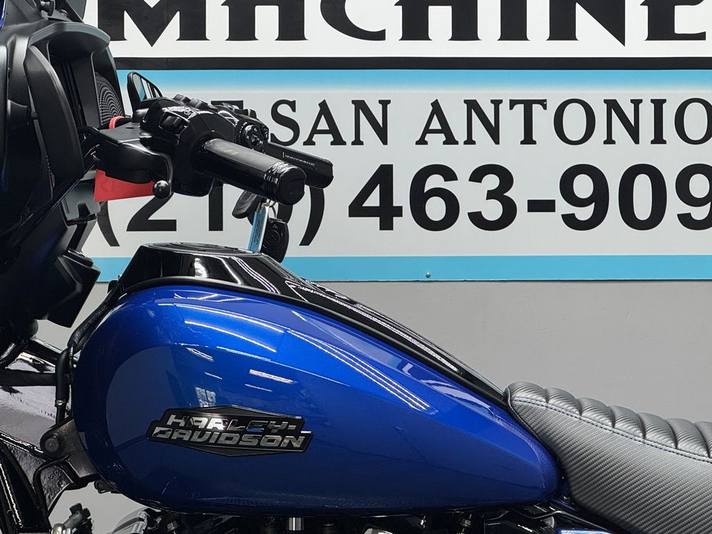 Street Glide®