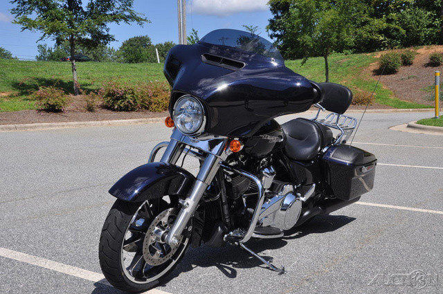 Street Glide®