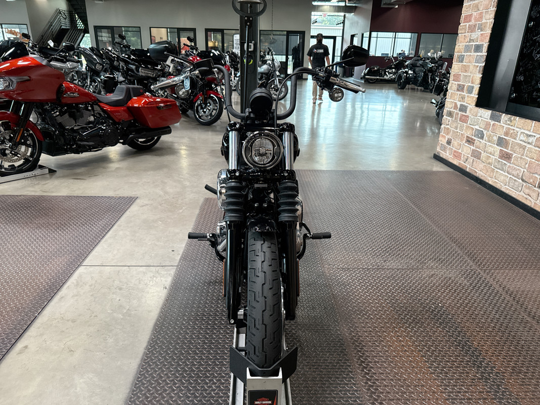 Street Bob®