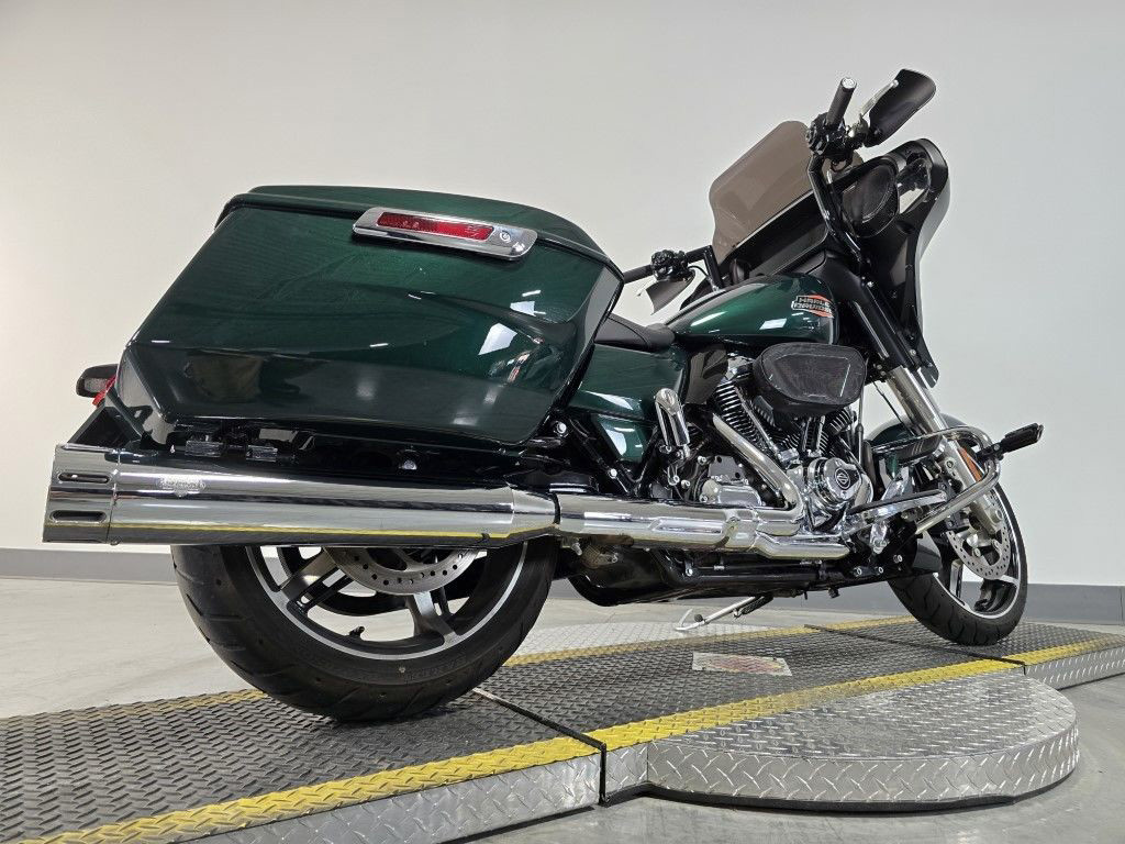 Street Glide®