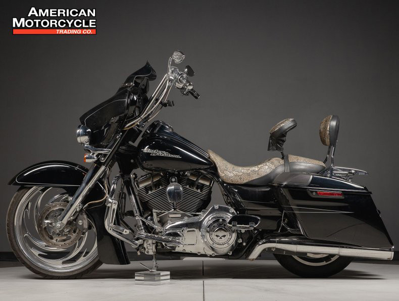 Street Glide®
