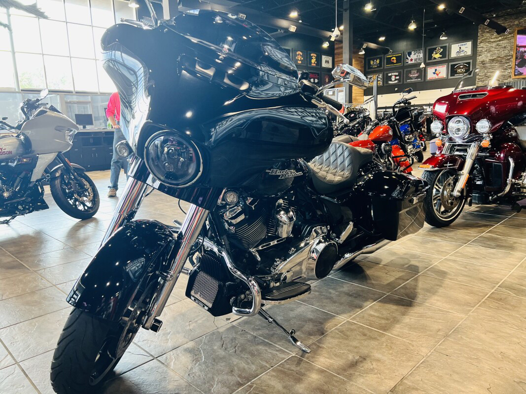Street Glide®