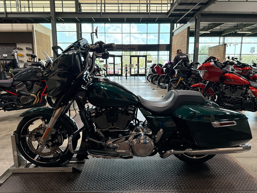 Street Glide®