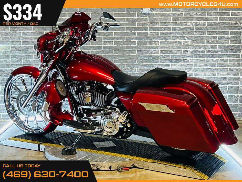 Street Glide®