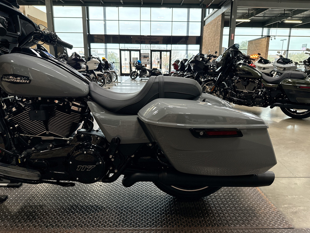 Street Glide®