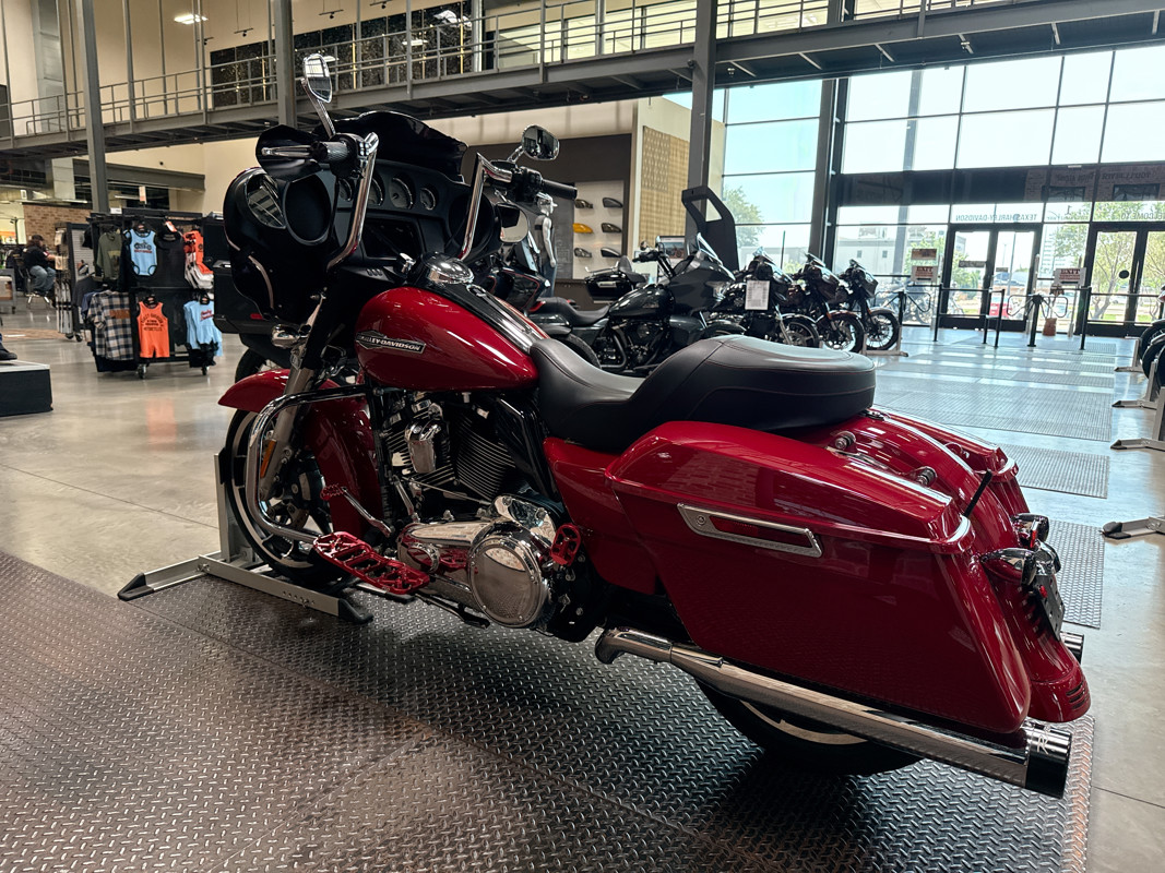 Street Glide®