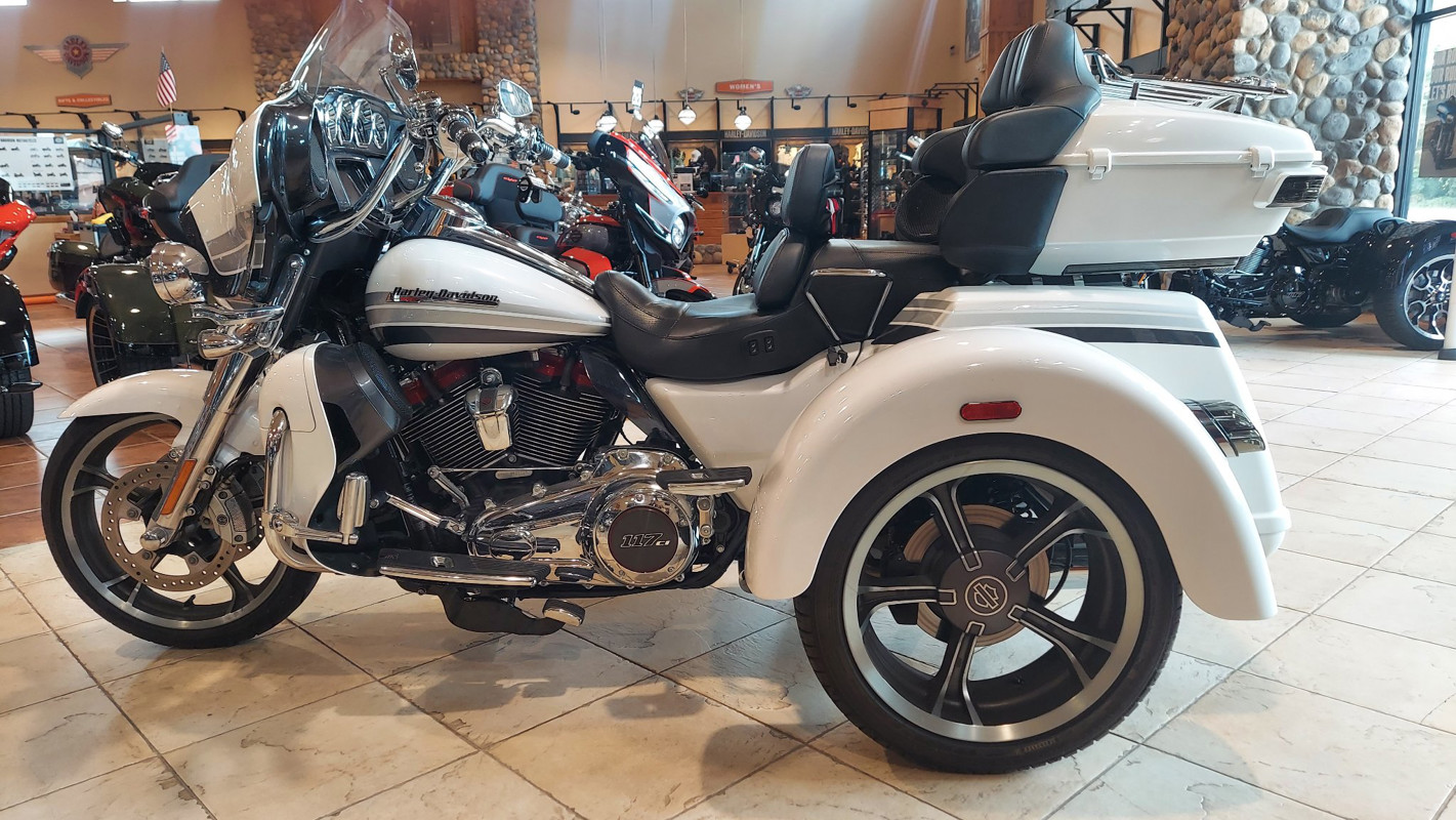 CVO Tri Glide® Ultra