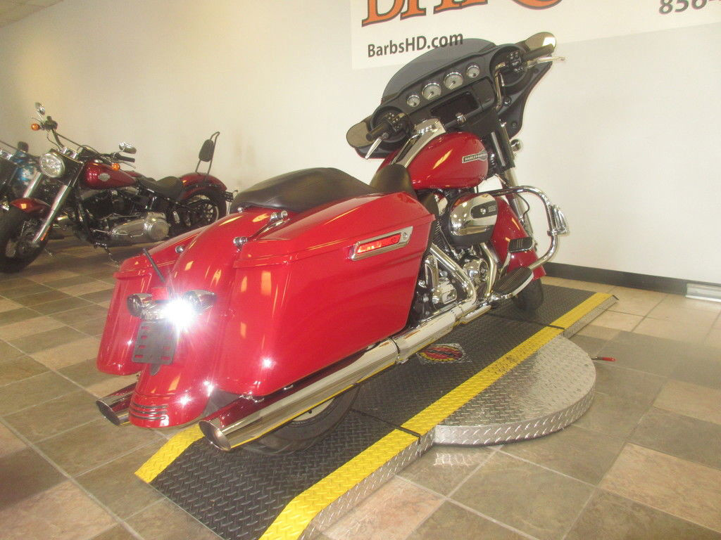 Street Glide®