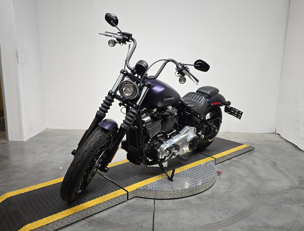 Street Bob®