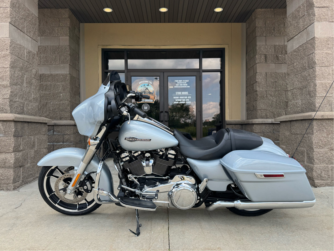 Street Glide®