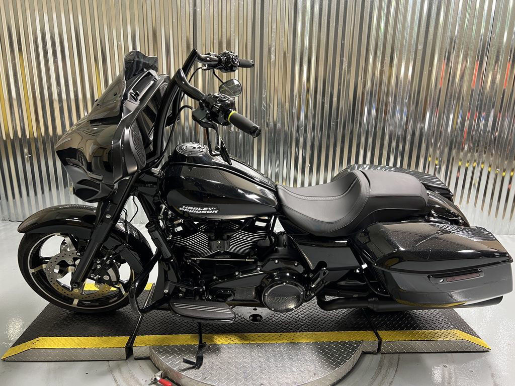 Street Glide®