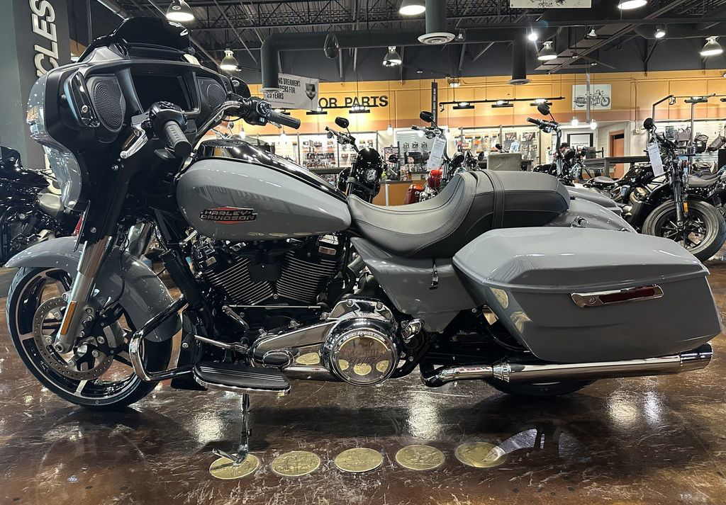 Street Glide®