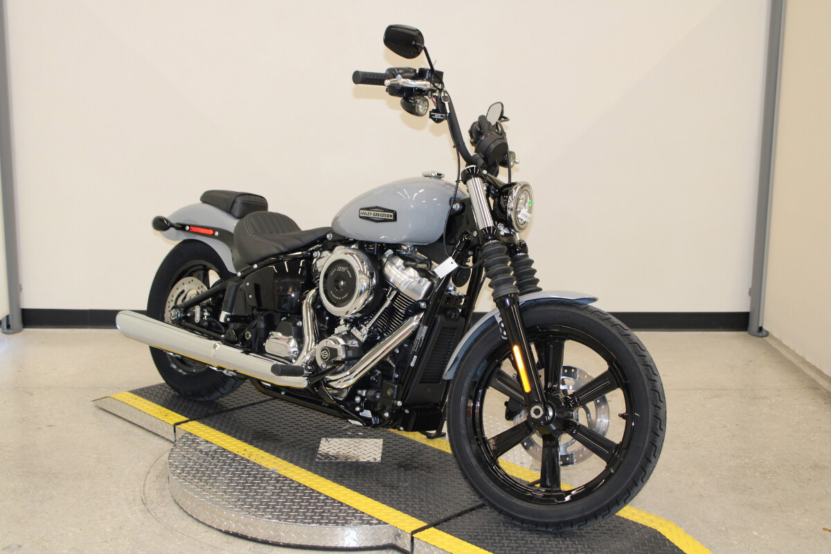 Street Bob®