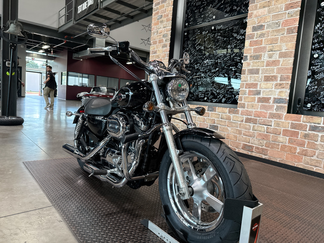 Sportster® 1200 Custom - H-D1 Factory Custom