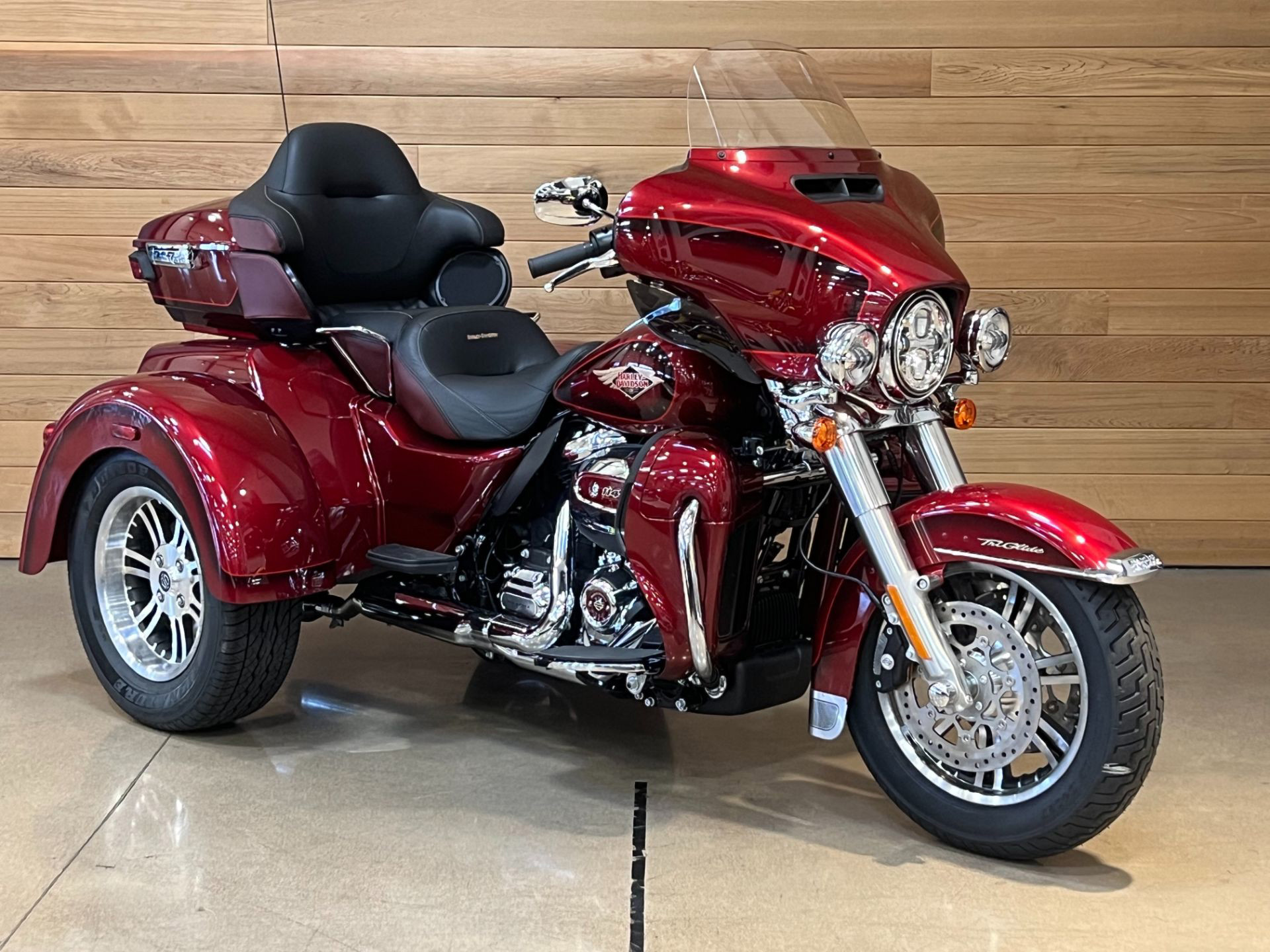 2023 HarleyDavidson® FLHTCUTGANV Tri Glide® Ultra Anniversary for Sale