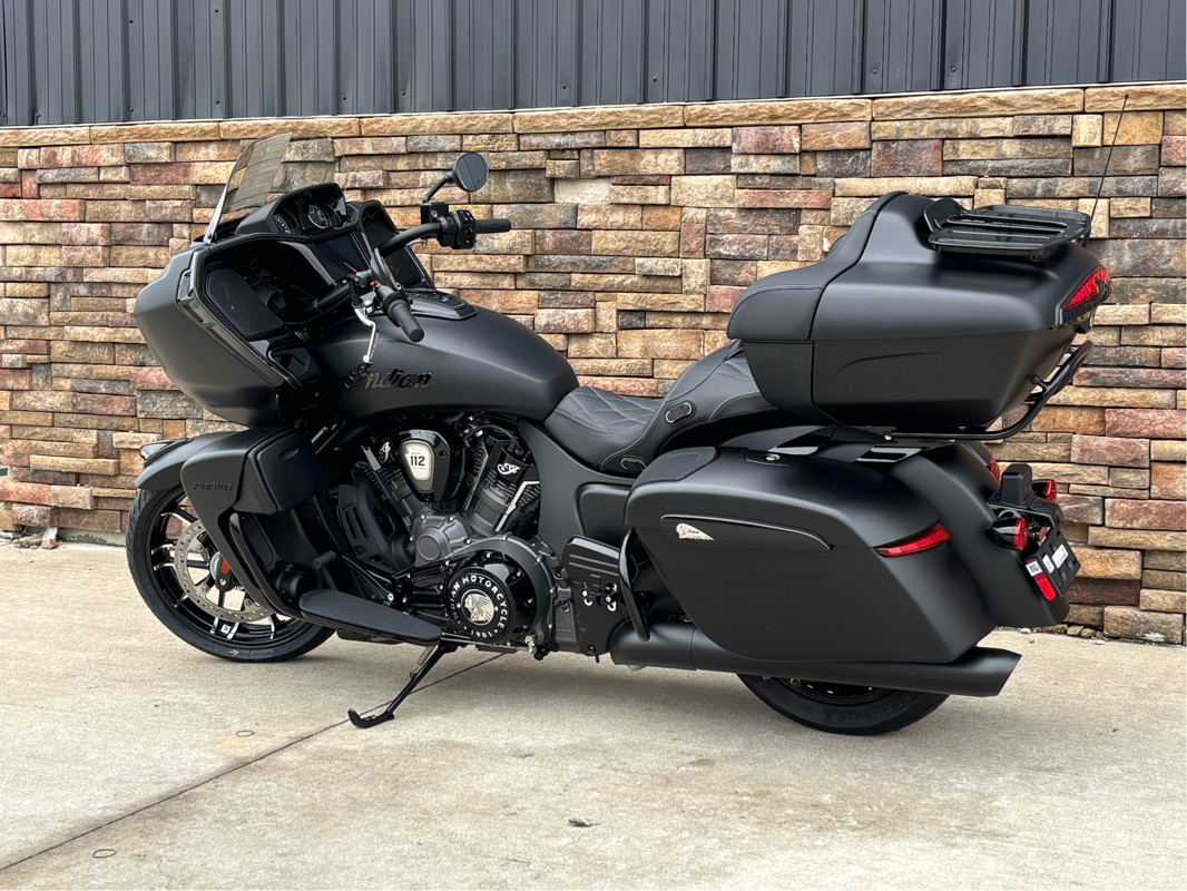 Pursuit Dark Horse 112