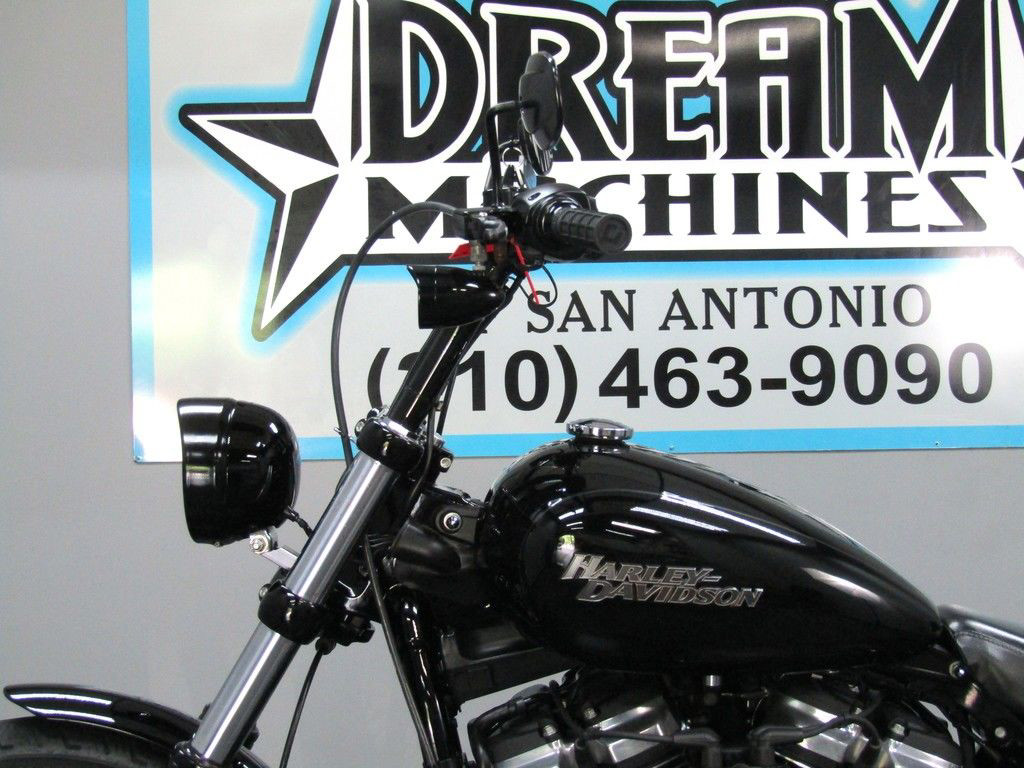 Street Bob®