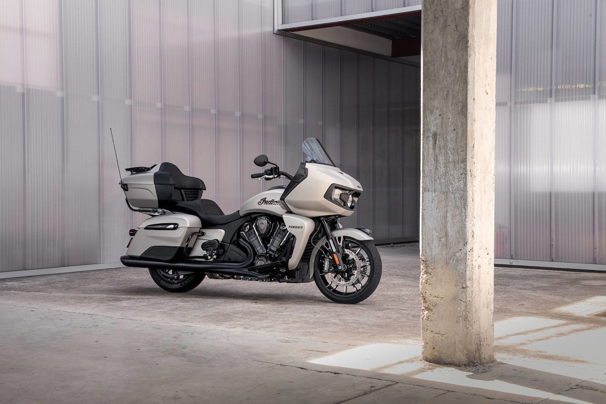 Pursuit Dark Horse Premium Package