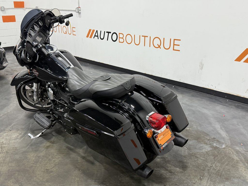 Street Glide®