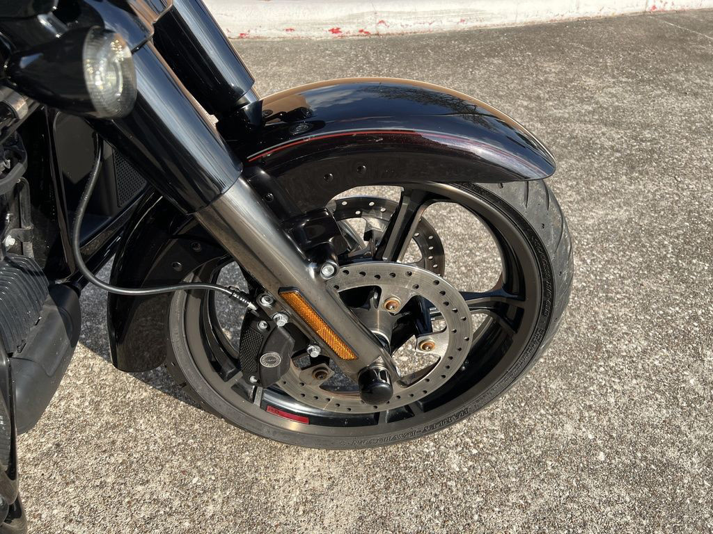 CVO® Tri Glide® Ultra