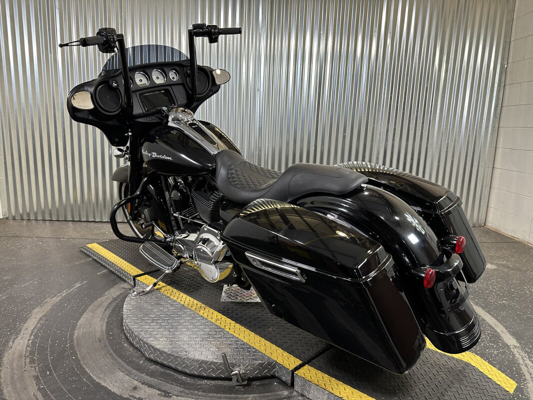 Street Glide®