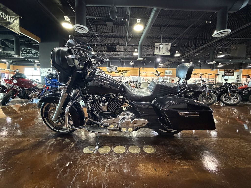 Street Glide®