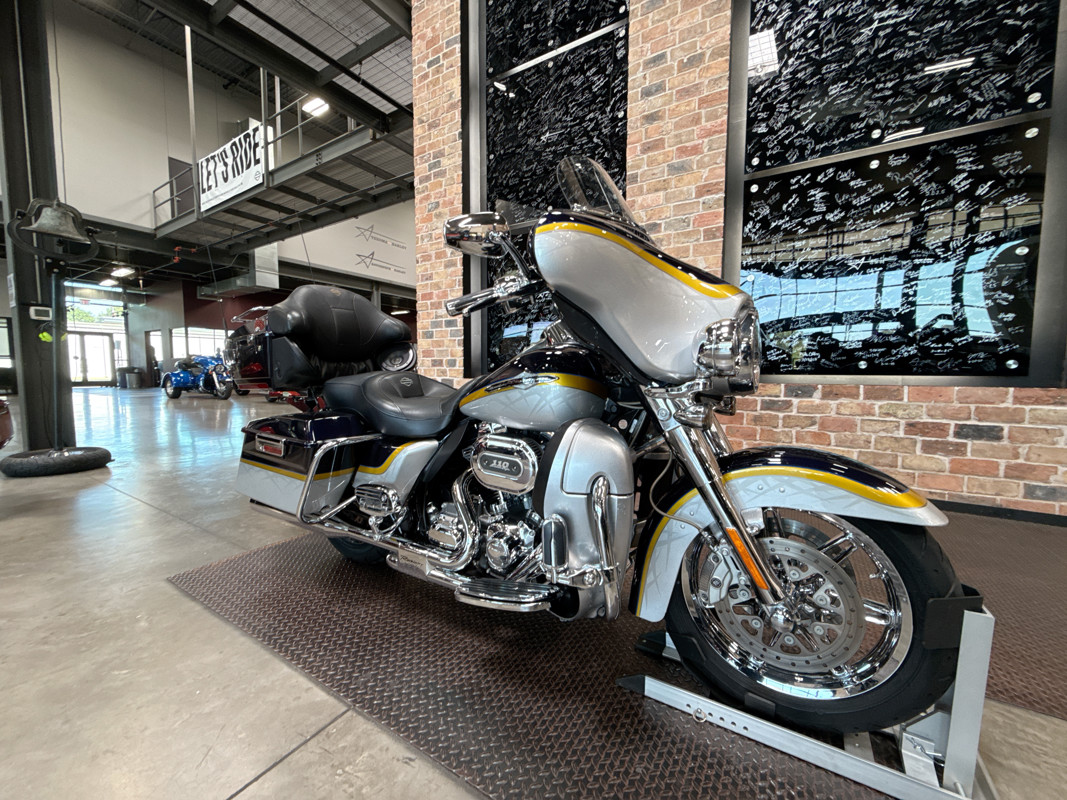 CVO® Ultra Classic® Electra Glide®