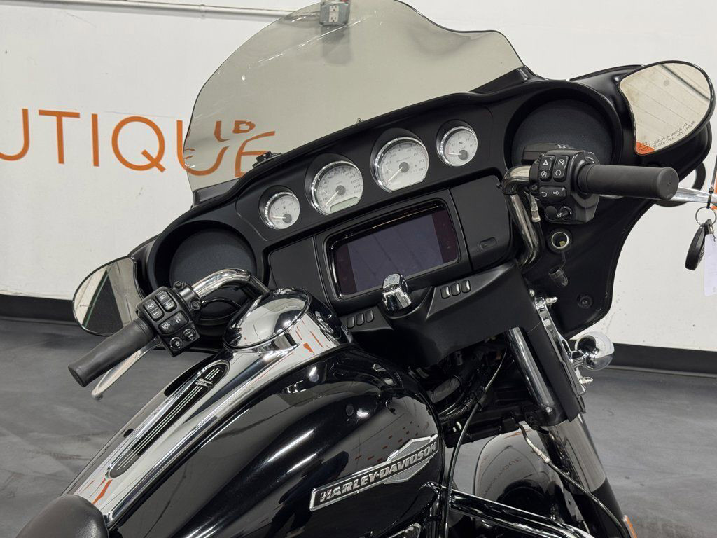Street Glide®