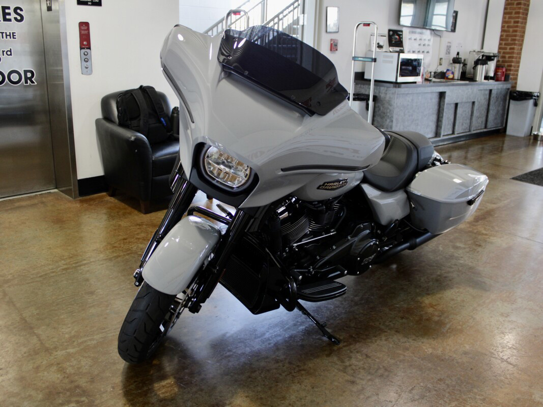 Street Glide®