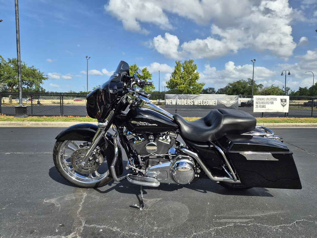 Street Glide®