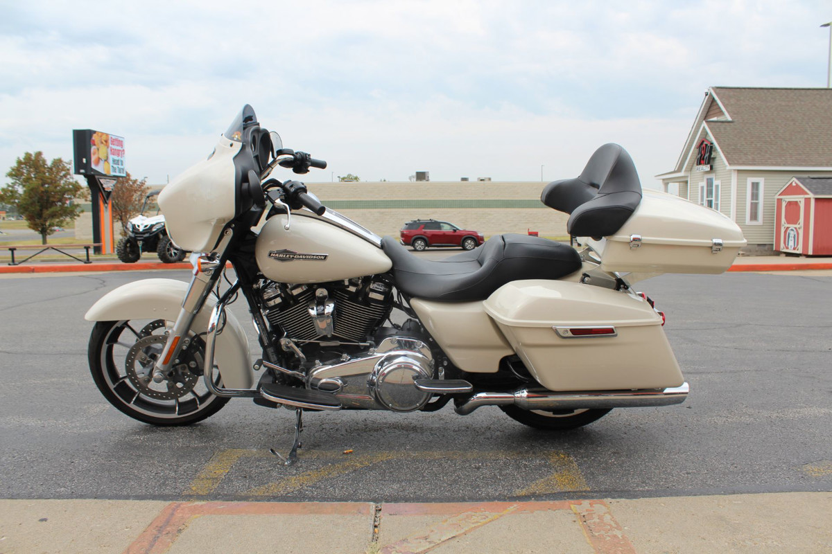 Street Glide®