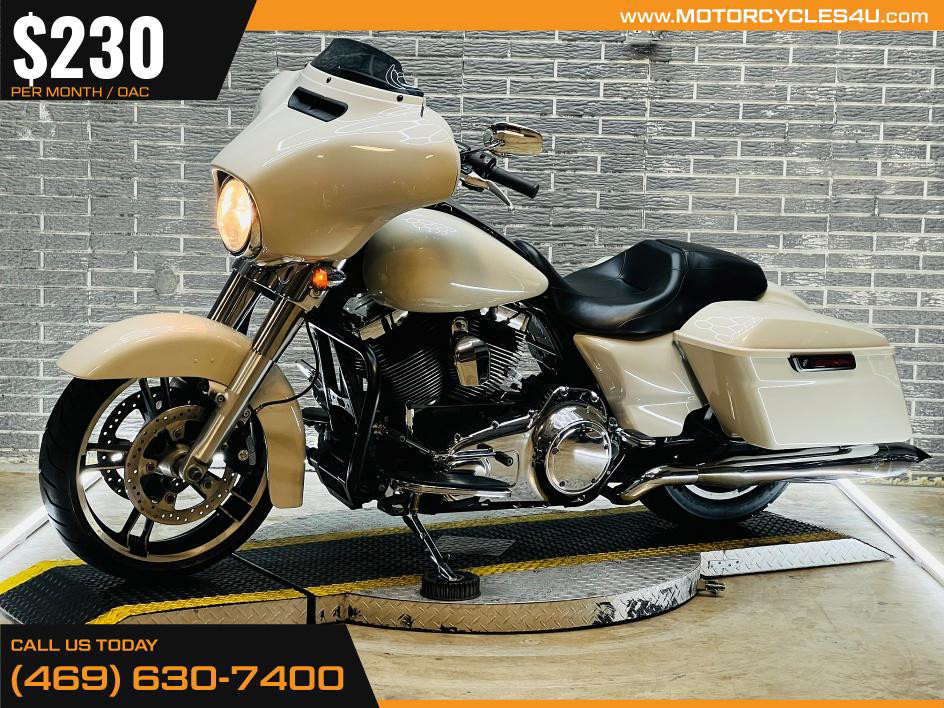 Street Glide®